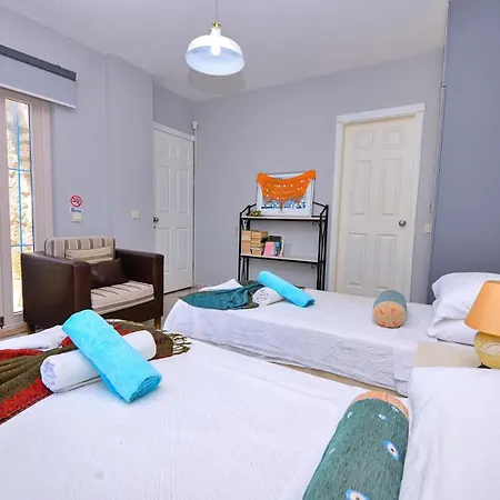 Center 4 Bedroom 8119 Villa